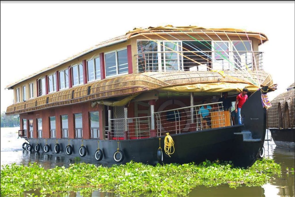 Gods Own Country House Boat